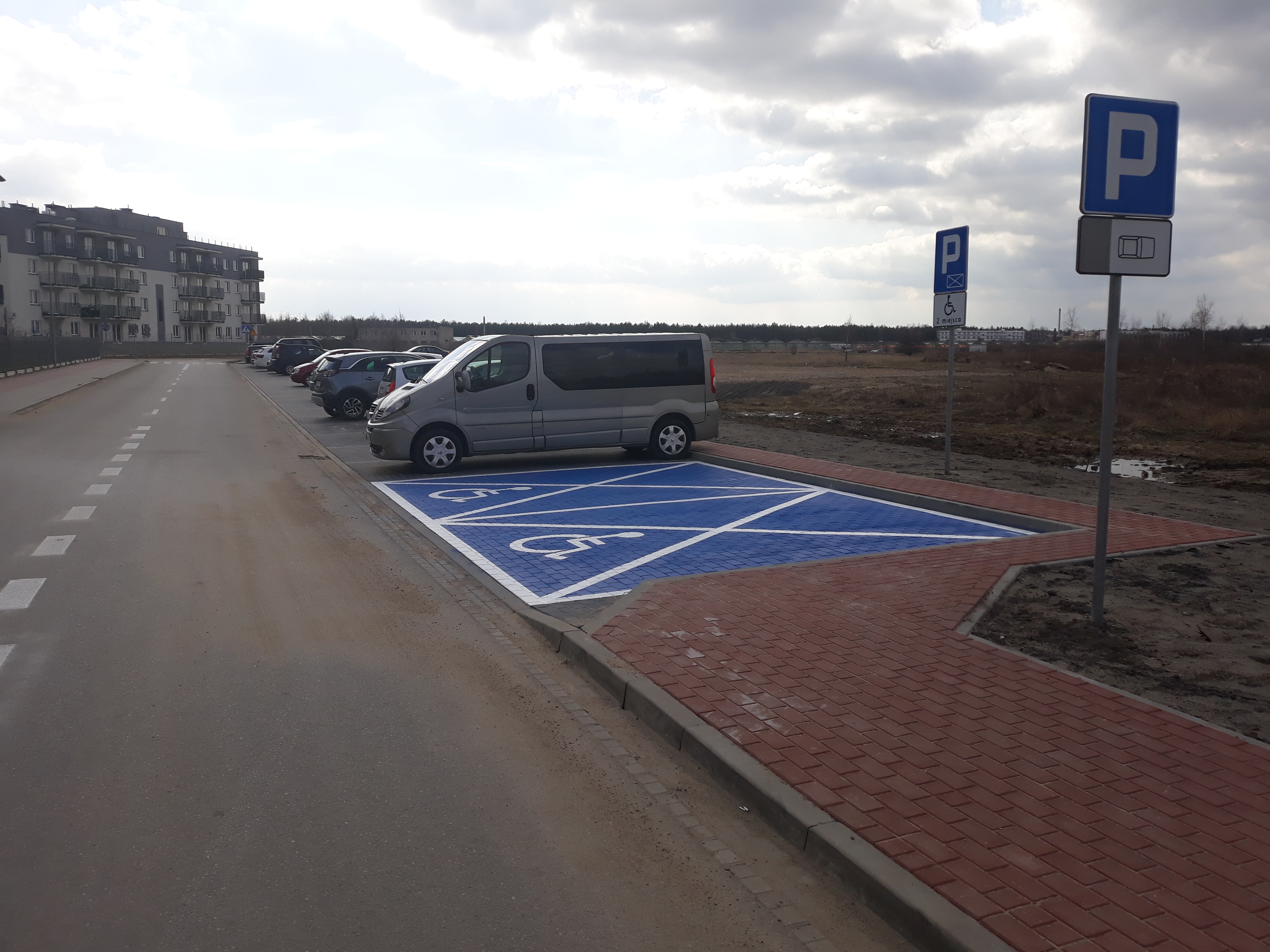 Budowa miejsc parkingowych przy ul. Królewskiej w Wieliszewie Gmina